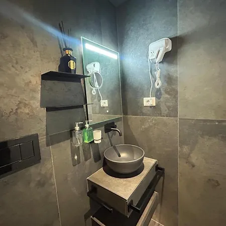 Lary's - Vaticano 4*